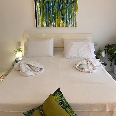 Cozy, Modern And Welcoming דירה *